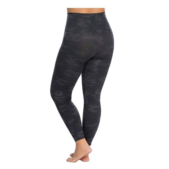 Spanx Look At Me Now Full Length Leggings in Black Camo - New with tags - Picture 3 of 12